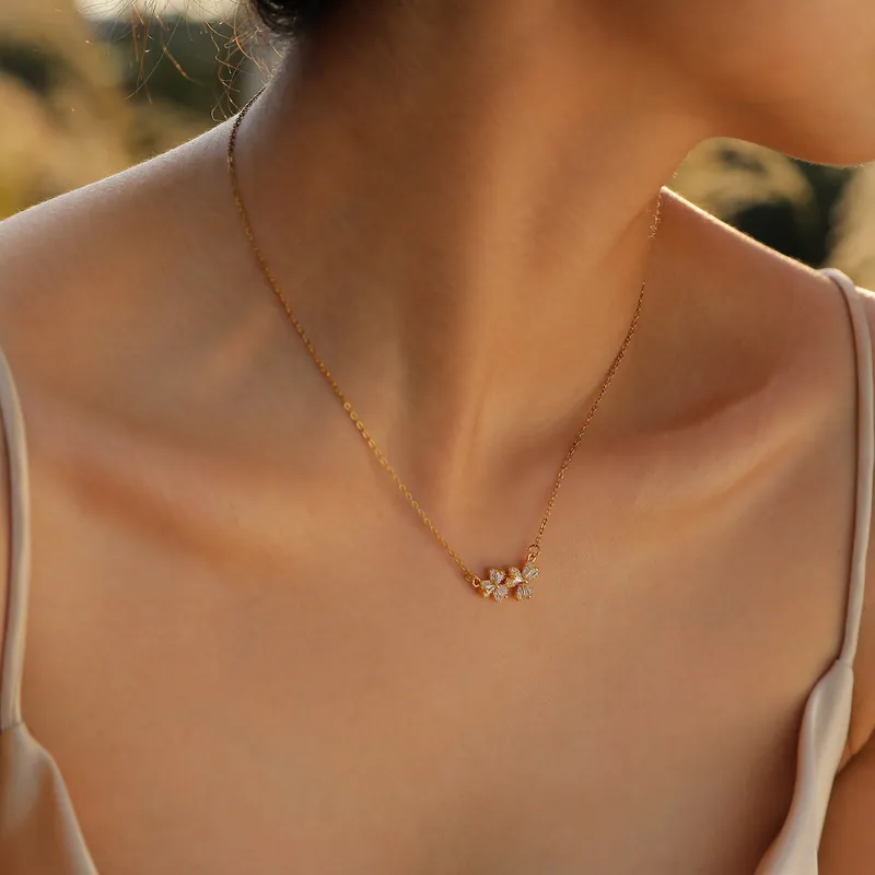 Elegant Alloy Pendant Necklace